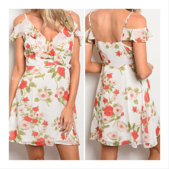 💕Beautiful & Fun Floral Summer Dress💕 - Picture 2 of 7